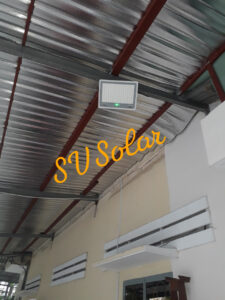 Lắp đặt đèn pha VS300W 3 màu NLMT cho khách