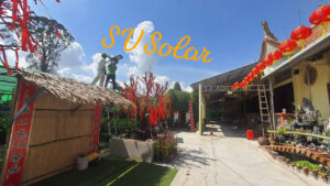 Lắp đặt bộ đèn pha 500W và đèn đường 300W NLMT cho khách ở Tân Phước, Phú Mỹ