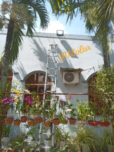 Lắp đặt đèn pha SV200W NLMT cho khách