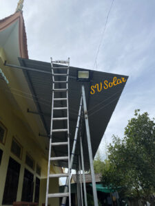 Lắp đặt đèn pha SVSOLAR 300W và SVSOLAR 500W NLMT cho Chùa Phú Khánh ở Tân Phước