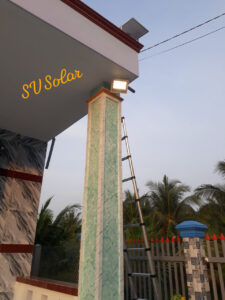 Lắp đặt hệ thống đèn pha VS100W, VS200W và VS300W NLMT cho khách