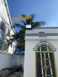 Lắp đặt đèn pha JD500W NLMT cho khách ở Thanh Bình