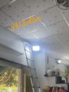 Lắp đặt đèn pha VS200W NLMT cho khách ở xã Đạo Thạnh