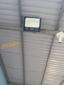 Lắp đặt đèn pha VS200W NLMT cho khách ở Hồ Văn Nhánh