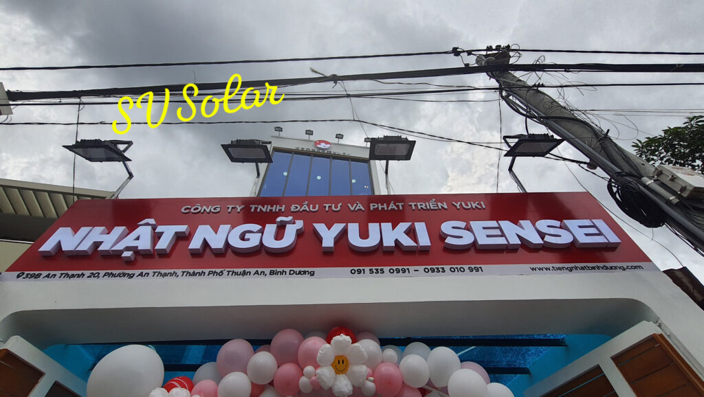 Lắp đặt bộ đèn năng lượng mặt trời 100W, 200W JD ở Thuận An, Bình Dương