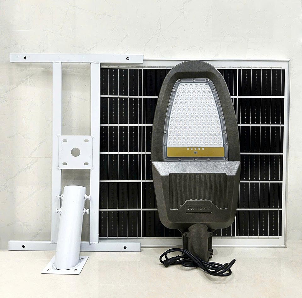 SVSolar lắp hàng chục đèn đường năng lượng mặt trời ở Cần Giờ