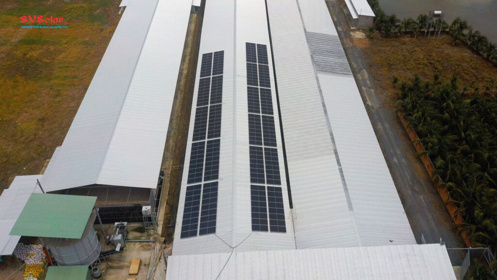 Hệ thống điện mặt trời bám tải 110 kw 3 pha cho trại gà ở Chợ Gạo - Tiền Giang