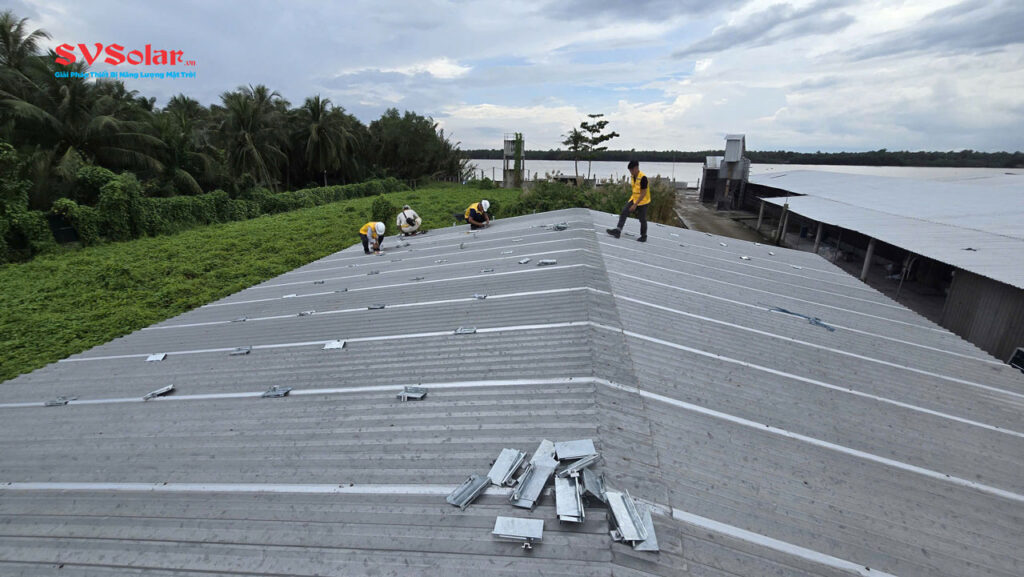 hệ thống 30kw 3pha cho trại gà dùng điện mặt trời 