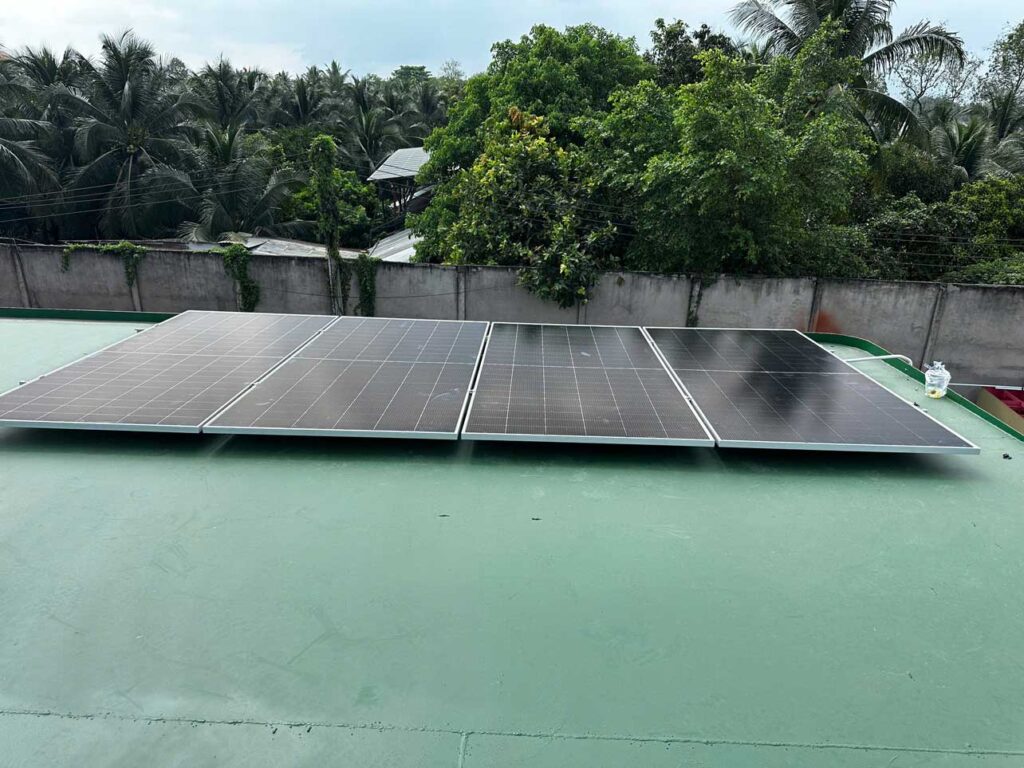 điện mặt trời lưu trữ cho Sà lan ở Bến Tre