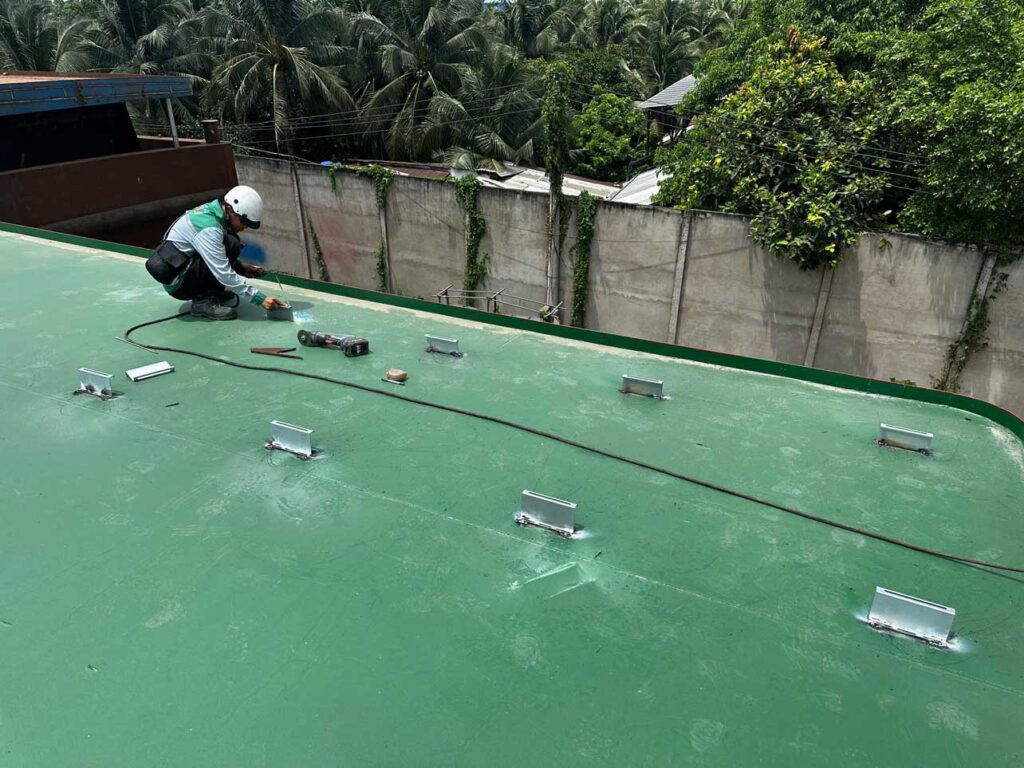 điện mặt trời lưu trữ cho Sà lan ở Bến Tre