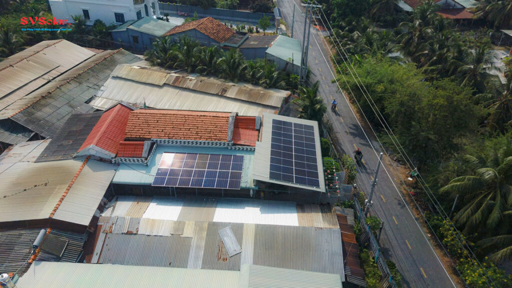 hệ thống điện mặt trời 14Kw cho nhà anh Trí có trại gà chăn nuôi sản xuất